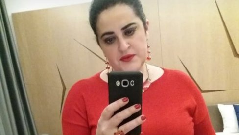 ПОСАО У СТРУЦИ ТРАЖИ 12 ГОДИНА: Професорка окопава малине на њиви - Није мени тешко за моју породицу ПОСАО У СТРУЦИ ТРАЖИ 12 ГОДИНА: Професорка окопава малине на њиви - Није мени тешко за моју породицу