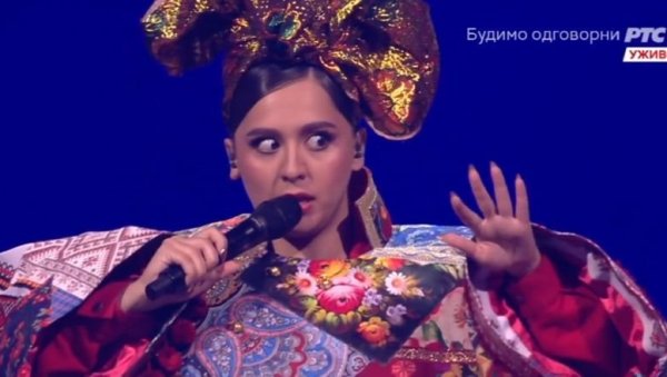 ПРЕДСТАВНИЦА РУСИЈЕ НА ЕВРОВИЗИЈИ ОДУШЕВИЛА ПУБЛИКУ: Носи невероватан костим, добила громки аплауз (ФОТО/ВИДЕО) ПРЕДСТАВНИЦА РУСИЈЕ НА ЕВРОВИЗИЈИ ОДУШЕВИЛА ПУБЛИКУ: Носи невероватан костим, добила громки аплауз (ФОТО/ВИДЕО)