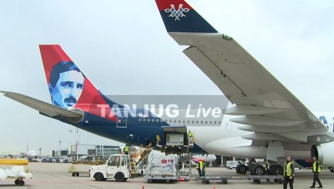 U SRBIJU STIGLO 440.000 DOZA SINOFARM VAKCINE: Pošiljku iz Kine dočekali ministri Lončar i Stefanović (VIDEO) U SRBIJU STIGLO 440.000 DOZA SINOFARM VAKCINE: Pošiljku iz Kine dočekali ministri Lončar i Stefanović (VIDEO)