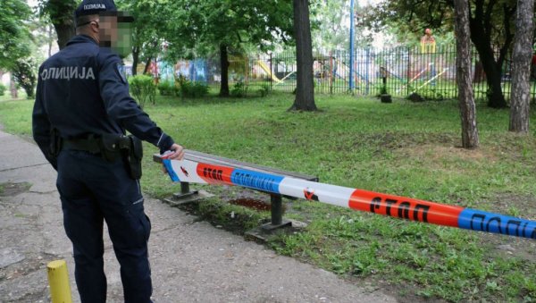 САМОУБИСТВО У ЦЕНТРУ СМЕДЕРЕВА: Човек пуцао себи у главу (ФОТО) САМОУБИСТВО У ЦЕНТРУ СМЕДЕРЕВА: Човек пуцао себи у главу (ФОТО)