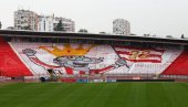ЗВЕЗДИНА МАСКОТА СТИГЛА НА ПРОСЛАВУ: Звездан Звезданић спреман за бал на води (ФОТО) ЗВЕЗДИНА МАСКОТА СТИГЛА НА ПРОСЛАВУ: Звездан Звезданић спреман за бал на води (ФОТО)