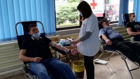 ПРИКУПЉЕНО 56 ЈЕДИНИЦА КРВИ: Успешна акција Црвеног крста у Пожаревцу ПРИКУПЉЕНО 56 ЈЕДИНИЦА КРВИ: Успешна акција Црвеног крста у Пожаревцу
