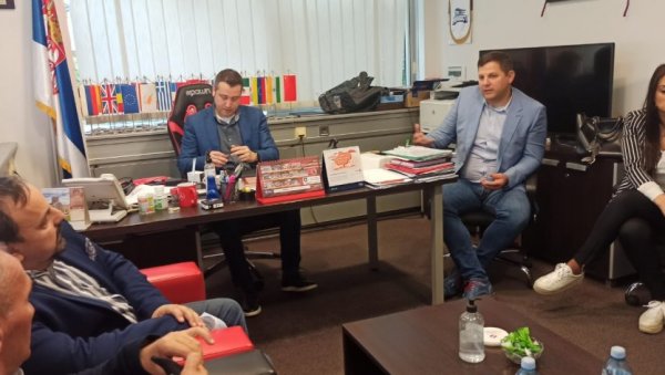 ПРИПРЕМЕ ЗА СВЕТСКО ПРВЕНСТВО: Висока делегација АИБА на састанку са Боровчанином (ФОТО) ПРИПРЕМЕ ЗА СВЕТСКО ПРВЕНСТВО: Висока делегација АИБА на састанку са Боровчанином (ФОТО)