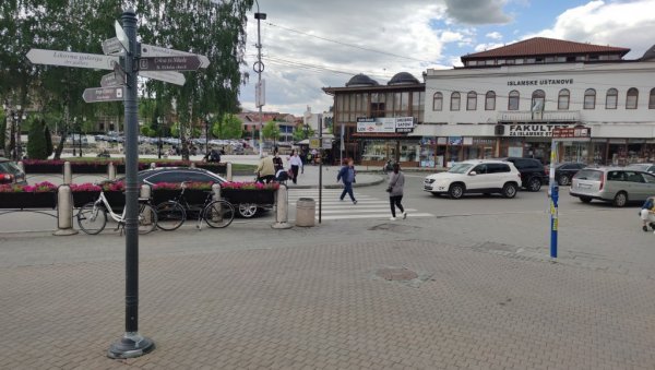 УХАПШЕН БРАТ МЛАДИЋА КОЈИ ЈЕ ПУЦАО У НОВОМ ПАЗАРУ: Инциденти пре саслушања, против оца поднета пријава УХАПШЕН БРАТ МЛАДИЋА КОЈИ ЈЕ ПУЦАО У НОВОМ ПАЗАРУ: Инциденти пре саслушања, против оца поднета пријава