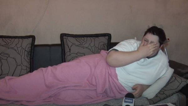 МИЛИЧИН ЖИВОТ ЗАВИСИ ОД 1.350 ДИНАРА: Не могу себи да приуштим лечење, радила сам од 18. године, а онда сам прикована за кревет (ВИДЕО) МИЛИЧИН ЖИВОТ ЗАВИСИ ОД 1.350 ДИНАРА: Не могу себи да приуштим лечење, радила сам од 18. године, а онда сам прикована за кревет (ВИДЕО)