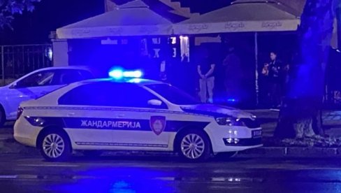 TUČA ISPRED NOVOSADSKOG RESTORANA: Više muškaraca udaralo mladića, policija i žandarmerija na Futoškom putu TUČA ISPRED NOVOSADSKOG RESTORANA: Više muškaraca udaralo mladića, policija i žandarmerija na Futoškom putu