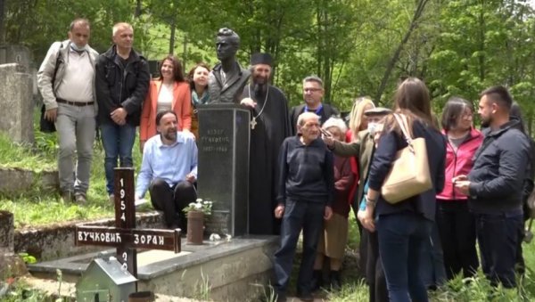 СПОМЕН БИСТА ЛАЗАРУ ВУЧКОВИЋУ: У Горњем Селу код Призрена обележје новинару и песнику СПОМЕН БИСТА ЛАЗАРУ ВУЧКОВИЋУ: У Горњем Селу код Призрена обележје новинару и песнику