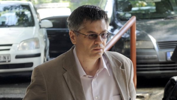 БАЈКA НА ФУТРОЛИ: Александар Чотрић добио је посебан поклон организатора Фестивала српско-руске културе БАЈКA НА ФУТРОЛИ: Александар Чотрић добио је посебан поклон организатора Фестивала српско-руске културе