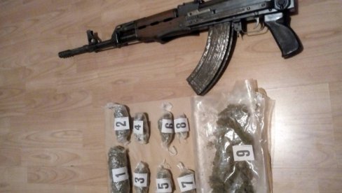 DROGA U AUDIJU, ORUŽJE U STANU: Policija uhapsila mladića u okviru akcije Gnev DROGA U AUDIJU, ORUŽJE U STANU: Policija uhapsila mladića u okviru akcije Gnev