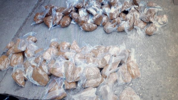 УХАПШЕН ПОЖАРЕВЉАНИН: У кући крио нелегални резани дуван, вредан 240.000 динара УХАПШЕН ПОЖАРЕВЉАНИН: У кући крио нелегални резани дуван, вредан 240.000 динара