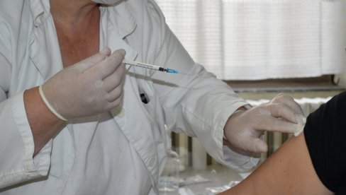ВАКЦИНА СМАЊУЈЕ БРОЈ ПОЗИТИВНИХ НА КОВИД 19: У Кикинди и околним општинама опада број заражених короном ВАКЦИНА СМАЊУЈЕ БРОЈ ПОЗИТИВНИХ НА КОВИД 19: У Кикинди и околним општинама опада број заражених короном