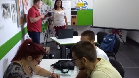 ZA MANJE OD PET MINUTA DO ŽELJENE RADIONICE: Anketiranje mladih od 15 do 30 godina u Kruševcu ZA MANJE OD PET MINUTA DO ŽELJENE RADIONICE: Anketiranje mladih od 15 do 30 godina u Kruševcu