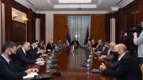ДОБРЕ ВЕСТИ ЗА ГРАЂАНЕ РС Вишковић: Свим радницима биће повећане плате! ДОБРЕ ВЕСТИ ЗА ГРАЂАНЕ РС Вишковић: Свим радницима биће повећане плате!