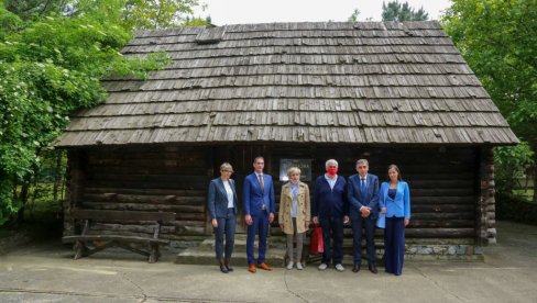 ЧУВАЈУ ИДЕНТИТЕТ И ОБИЧАЈЕ: Сарадња Кикинде са градовима у РС ЧУВАЈУ ИДЕНТИТЕТ И ОБИЧАЈЕ: Сарадња Кикинде са градовима у РС