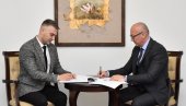 POTPISAN MEMORANDUM U ZVEČANU: Finansijska podrška za rekonstrukciju vatrogasne hale POTPISAN MEMORANDUM U ZVEČANU: Finansijska podrška za rekonstrukciju vatrogasne hale