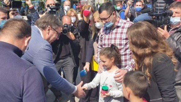 ПРЕДСЕДНИК ОБЈАВИО ДИРЉИВУ ФОТОГРАФИЈУ: Драган и Александра су одлучили да се врате у свој родни крај - пресрећан сам због њих! (ФОТО) ПРЕДСЕДНИК ОБЈАВИО ДИРЉИВУ ФОТОГРАФИЈУ: Драган и Александра су одлучили да се врате у свој родни крај - пресрећан сам због њих! (ФОТО)