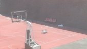 ПРВА ФОТОГРАФИЈА СА МЕСТА НЕСРЕЋЕ: Ужас на Калемегдану - мушкарац лежи на кошаркашком терену ПРВА ФОТОГРАФИЈА СА МЕСТА НЕСРЕЋЕ: Ужас на Калемегдану - мушкарац лежи на кошаркашком терену