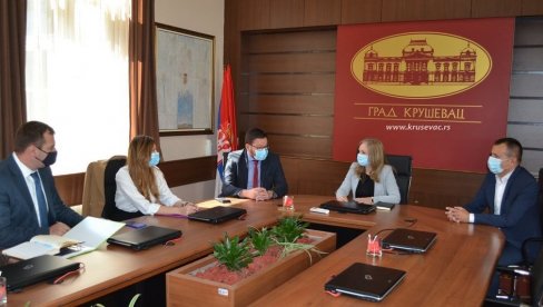 SASTANAK U GRADSKOJ UPRAVI KRUŠEVAC: Modernizacija mreže uprave za trezor SASTANAK U GRADSKOJ UPRAVI KRUŠEVAC: Modernizacija mreže uprave za trezor