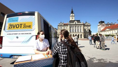 IMUNIZACIJA U AUTOBUSU: Na trgu slobode u Novom Sadu mobilni punkt za vakcinaciju IMUNIZACIJA U AUTOBUSU: Na trgu slobode u Novom Sadu mobilni punkt za vakcinaciju