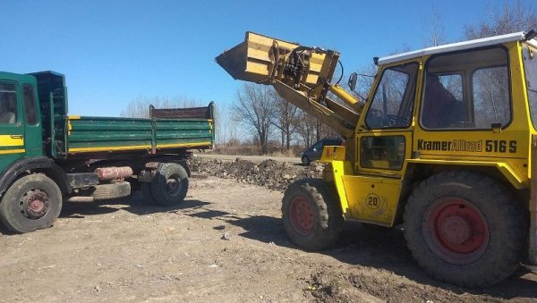 УКЛАЊАЈУ ДИВЉЕ ДЕПОНИЈЕ У ПЛАНДИШТУ: Локална самоуправа најављује казне против несавесних грађана УКЛАЊАЈУ ДИВЉЕ ДЕПОНИЈЕ У ПЛАНДИШТУ: Локална самоуправа најављује казне против несавесних грађана