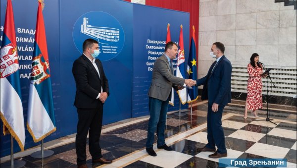 КАНАЛИЗАЦИЈА У СЕЛУ АРАДАЦ: Потписан уговор - средства обезбеђена из буџета Покрајине и градске касе Зрењанина КАНАЛИЗАЦИЈА У СЕЛУ АРАДАЦ: Потписан уговор - средства обезбеђена из буџета Покрајине и градске касе Зрењанина