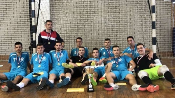 ВРШАЧКИ СРЕДЊОШКОЛЦИ ПРВАЦИ У ФУТСАЛУ: Ученици ШЦ Никола Тесла остварили историјски успех на Републичком првенству ВРШАЧКИ СРЕДЊОШКОЛЦИ ПРВАЦИ У ФУТСАЛУ: Ученици ШЦ Никола Тесла остварили историјски успех на Републичком првенству