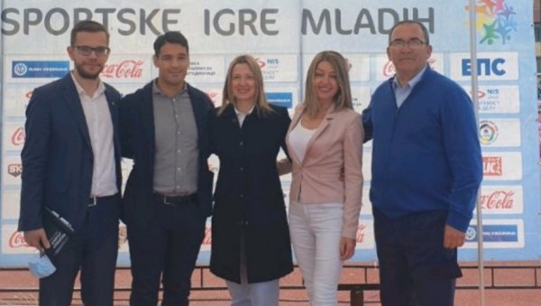 МАГИЈА СПОРТСКИХ ИГАРА МЛАДИХ ШИРИ СЕ СРБИЈОМ: Малишани из Ниша и Крагујевца уживали у такмичењима МАГИЈА СПОРТСКИХ ИГАРА МЛАДИХ ШИРИ СЕ СРБИЈОМ: Малишани из Ниша и Крагујевца уживали у такмичењима