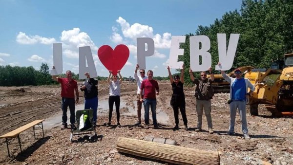 БРАНЕ РЕВУ, НЕЋЕ ДЕПОНИЈУ: Протест грађана у Крњачи трајао цео викенд БРАНЕ РЕВУ, НЕЋЕ ДЕПОНИЈУ: Протест грађана у Крњачи трајао цео викенд