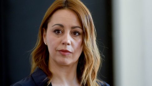 ДОКТОРКА ГЊАТОВИЋ РАЗБИЛА ЗАБЛУДЕ О ВАКЦИНАМА: Ко ће примити трећу дозу и треба ли вакцинисати децу ДОКТОРКА ГЊАТОВИЋ РАЗБИЛА ЗАБЛУДЕ О ВАКЦИНАМА: Ко ће примити трећу дозу и треба ли вакцинисати децу