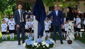 ПОДИГНУТ СПОМЕНИК ХУГО БУЛИЈУ: На Ади откривена биста творцу фудбала у Србији! (ФОТО) ПОДИГНУТ СПОМЕНИК ХУГО БУЛИЈУ: На Ади откривена биста творцу фудбала у Србији! (ФОТО)