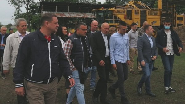 СТАТИ НА КРАЈ ЗЛОУПОТРЕБИ СУБВЕНЦИЈА: Министар Недимовић у контроли пољопривредних газдинстава СТАТИ НА КРАЈ ЗЛОУПОТРЕБИ СУБВЕНЦИЈА: Министар Недимовић у контроли пољопривредних газдинстава