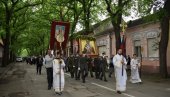 ЛИТИЈА ПРОШЛА ТРГОМ И НАЈЛЕПШОМ УЛИЦОМ: Кикинда прославила Славу града ЛИТИЈА ПРОШЛА ТРГОМ И НАЈЛЕПШОМ УЛИЦОМ: Кикинда прославила Славу града