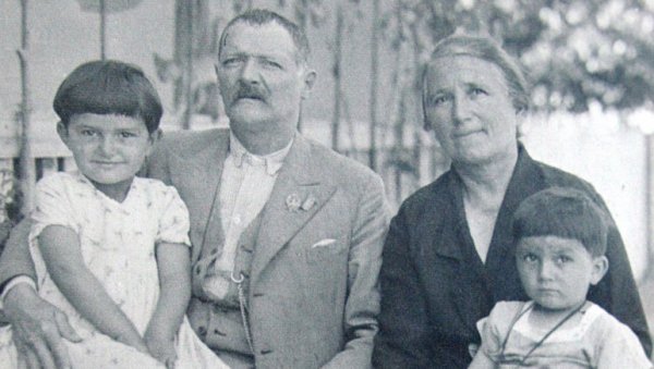 МОЈЕ ЛУДО СРЦЕ: Глумац који пева МОЈЕ ЛУДО СРЦЕ: Глумац који пева