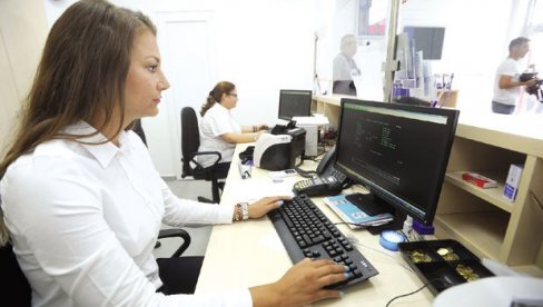 СРБИМА СА КиМ СТИЖЕ ПО 100 ЕВРА: Помоћ грађанима и привреди СРБИМА СА КиМ СТИЖЕ ПО 100 ЕВРА: Помоћ грађанима и привреди