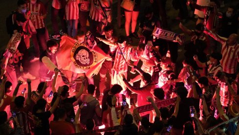 ТРАГЕДИЈА НА ПРОСЛАВИ ТИТУЛЕ: Дечак погинуо на бизаран начин ТРАГЕДИЈА НА ПРОСЛАВИ ТИТУЛЕ: Дечак погинуо на бизаран начин