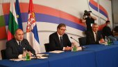 ВУЧИЋ СА РАДЕВИМ У ДИМИТРОВГРАДУ: За три године се много тога променило и за Србе и за Бугаре! (ВИДЕО) ВУЧИЋ СА РАДЕВИМ У ДИМИТРОВГРАДУ: За три године се много тога променило и за Србе и за Бугаре! (ВИДЕО)