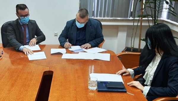ПОПУСТИ У 150 ФИРМИ: У Moдричи потписaн уговор са Фондацијом За породицу ПОПУСТИ У 150 ФИРМИ: У Moдричи потписaн уговор са Фондацијом За породицу