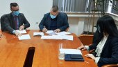 ПОПУСТИ У 150 ФИРМИ: У Moдричи потписaн уговор са Фондацијом За породицу ПОПУСТИ У 150 ФИРМИ: У Moдричи потписaн уговор са Фондацијом За породицу