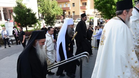 POČEO SABOR SPC: Liturgiju služio patrijarh Porfirije (FOTO/VIDEO) POČEO SABOR SPC: Liturgiju služio patrijarh Porfirije (FOTO/VIDEO)