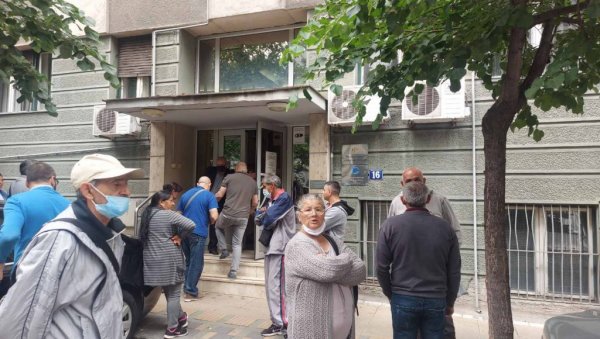 ПРОТЕСТ МЕШТАНА РАКОВИЦА СЕЛА: Не пристају на понуђене цене за расељавање ПРОТЕСТ МЕШТАНА РАКОВИЦА СЕЛА: Не пристају на понуђене цене за расељавање