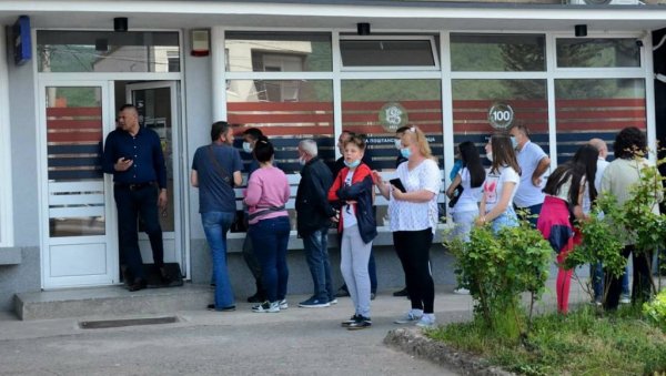 ПОЧЕЛА ИСПЛАТА ПОМОЋИ- Петковић: Водимо рачуна о народу на КиМ ПОЧЕЛА ИСПЛАТА ПОМОЋИ- Петковић: Водимо рачуна о народу на КиМ