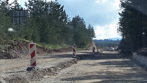 РАДОВИ НА ПУТЕВИМА: Обустављен саобраћај од Пљеваља до граничних прелаза са Србијом и Републиком Српском РАДОВИ НА ПУТЕВИМА: Обустављен саобраћај од Пљеваља до граничних прелаза са Србијом и Републиком Српском