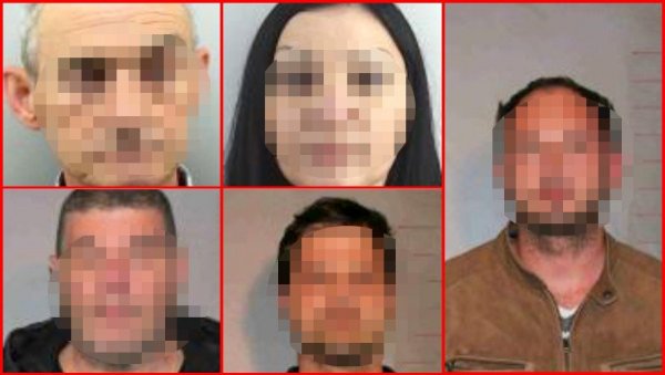 ПАЛА ГРУПА ОПАСНИХ ПРЕВАРАНАТА У БЕОГРАДУ: Заплењено оружје и лажне значке, ако су и вас насамарили јавите се на овај број ПАЛА ГРУПА ОПАСНИХ ПРЕВАРАНАТА У БЕОГРАДУ: Заплењено оружје и лажне значке, ако су и вас насамарили јавите се на овај број