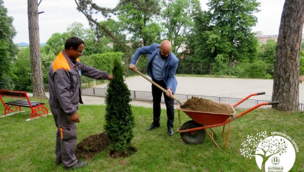 УРЕЂЕЊЕ ПИВАРСКОГ ПАРКА: У Крагујевцу обележен Европског дана паркова УРЕЂЕЊЕ ПИВАРСКОГ ПАРКА: У Крагујевцу обележен Европског дана паркова