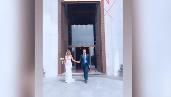 ОЖЕНИО СЕ ПОБЕДНИК ЗВЕЗДА ГРАНДА Супруга је права лепотица, а ускоро стиже и принова (ФОТО) ОЖЕНИО СЕ ПОБЕДНИК ЗВЕЗДА ГРАНДА Супруга је права лепотица, а ускоро стиже и принова (ФОТО)