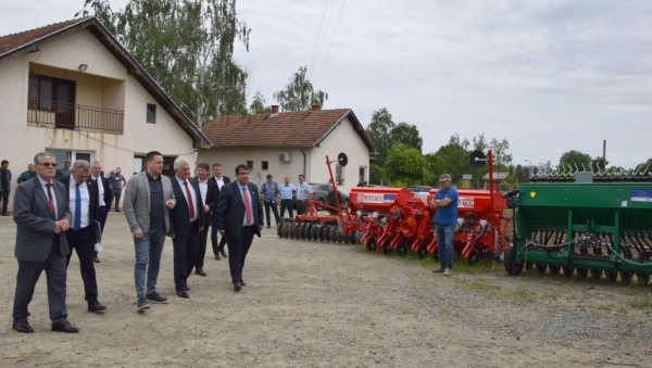 РЕКОНСТРУКЦИЈА ДОМА УЧЕНИКА У РЕКОВЦУ: Економија на којој “ниче” будућност РЕКОНСТРУКЦИЈА ДОМА УЧЕНИКА У РЕКОВЦУ: Економија на којој “ниче” будућност
