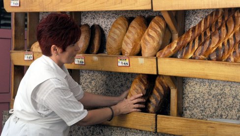 VEKNA OSTAJE 50 CENTI: Ministarstvo finansija, pekari i trgovci postigli dogovor o ograničenju cene hleba VEKNA OSTAJE 50 CENTI: Ministarstvo finansija, pekari i trgovci postigli dogovor o ograničenju cene hleba