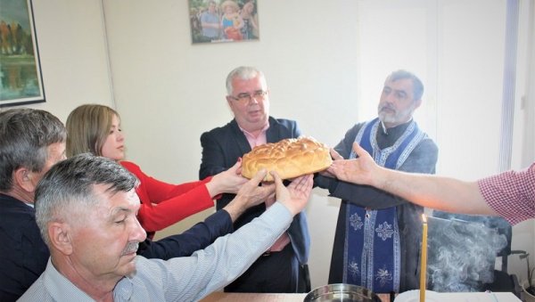 ДОСТОЈНИ ЋИРИЛА И МЕТОДИЈА: Угљевички центар за културу обележио крсну славу ДОСТОЈНИ ЋИРИЛА И МЕТОДИЈА: Угљевички центар за културу обележио крсну славу