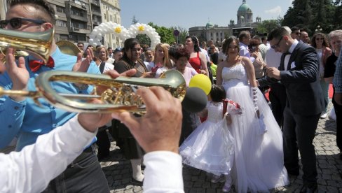 НА СВАДБИ 100 ЗВАНИЦА? Корона попушта, све су веће шансе за отварање од 21. јуна НА СВАДБИ 100 ЗВАНИЦА? Корона попушта, све су веће шансе за отварање од 21. јуна