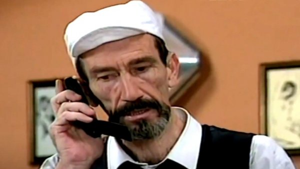 ОВАКО ДАНАС ИЗГЛЕДА ЏОМБА ИЗ ПОРОДИЧНОГ БЛАГА: Публика га је обожавала у чувеној серији, а ево где је још глумио (ФОТО) ОВАКО ДАНАС ИЗГЛЕДА ЏОМБА ИЗ ПОРОДИЧНОГ БЛАГА: Публика га је обожавала у чувеној серији, а ево где је још глумио (ФОТО)